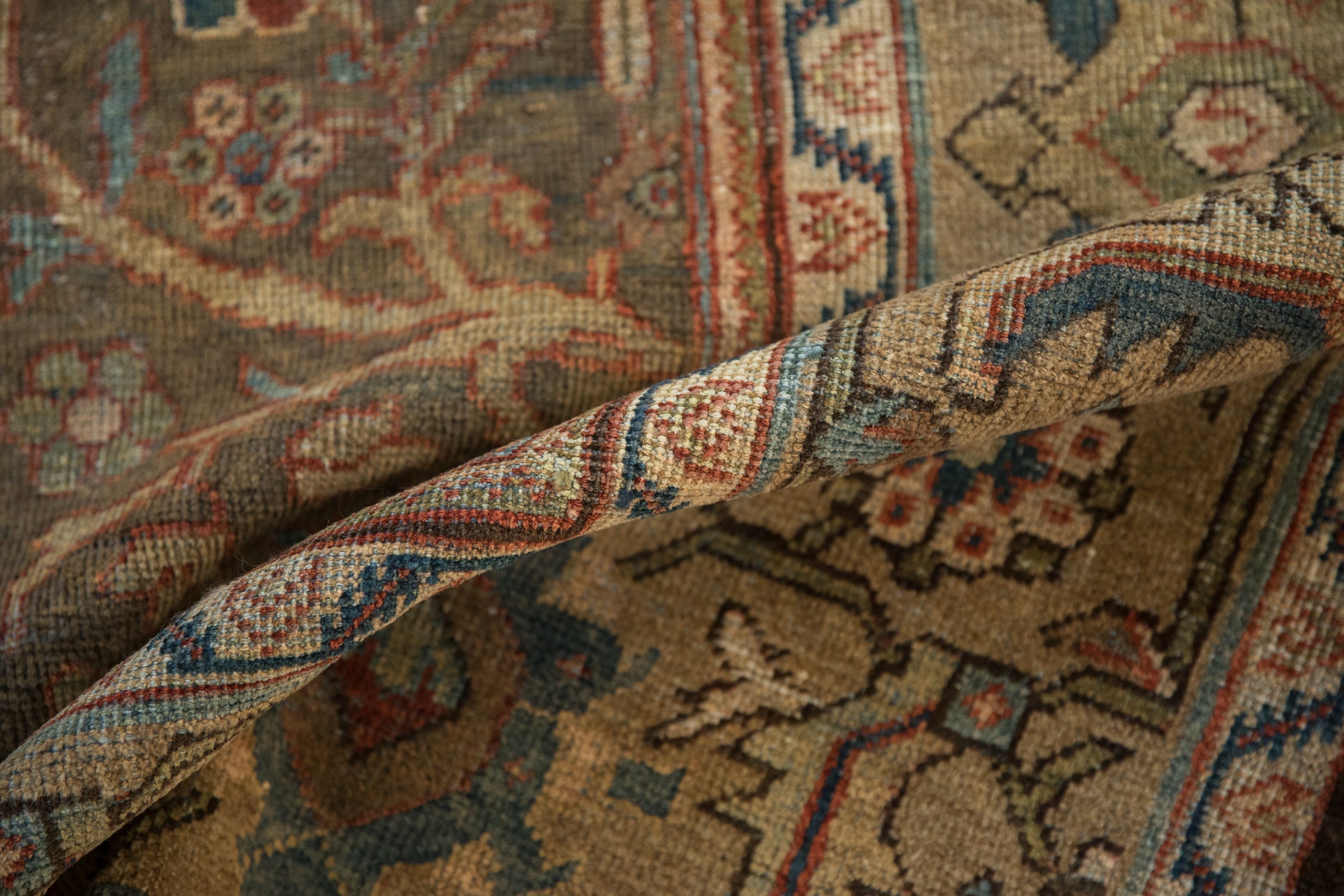 7x10.5 Vintage Distressed Mahal Carpet